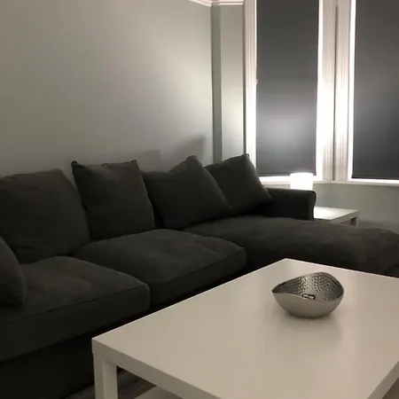 Entire Spacious 4 Bedroom Apartment In Борнмут Экстерьер фото
