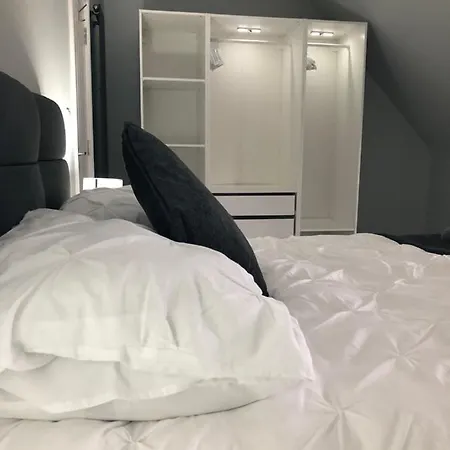 Entire Spacious 4 Bedroom Apartment In Борнмут Экстерьер фото