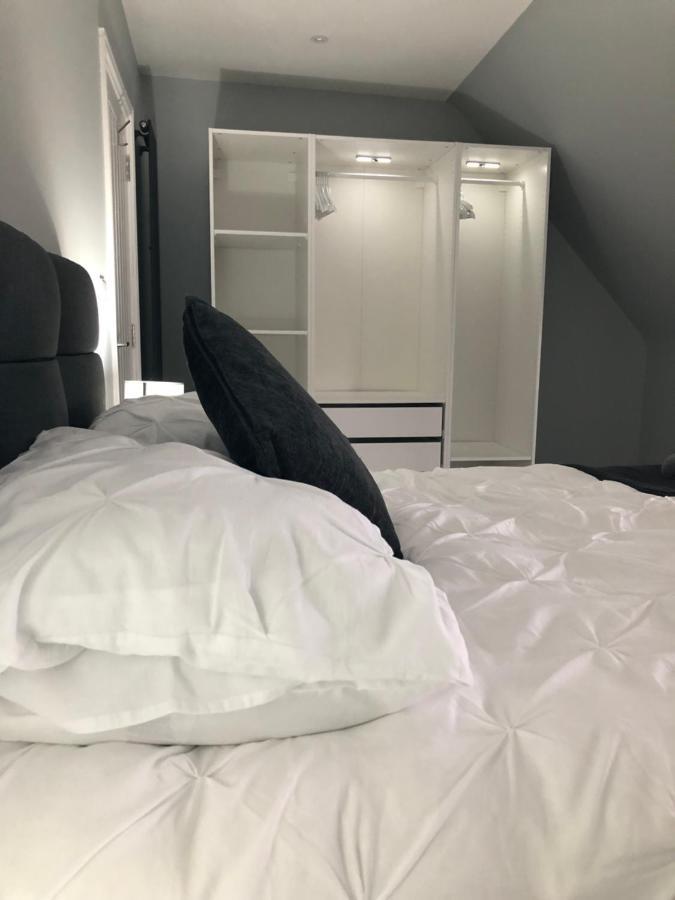 Apartment Entire Spacious 4 Bedroom In *