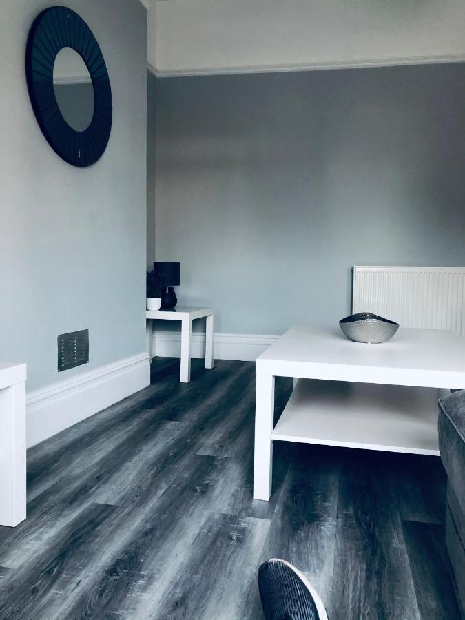 Апартаменты Entire Spacious 4 Bedroom In Борнмут
