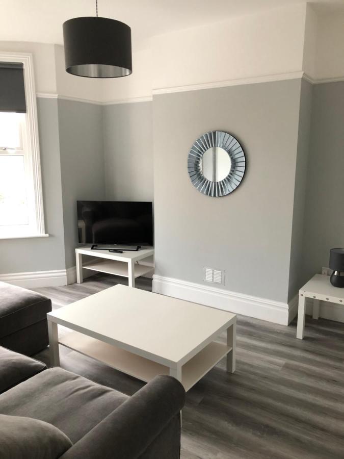 Entire Spacious 4 Bedroom In Борнмут