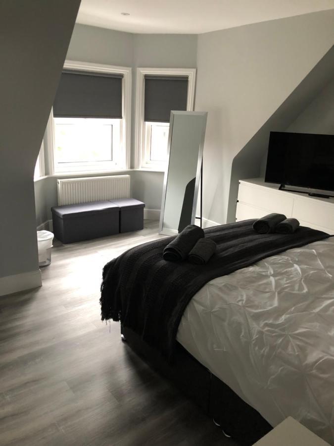 Entire Spacious 4 Bedroom In Апартаменты