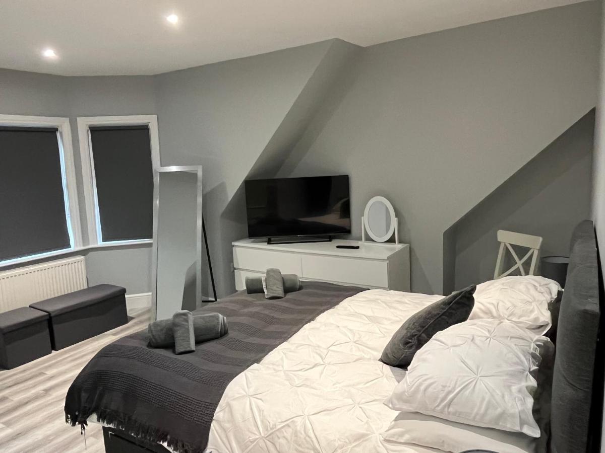 Entire Spacious 4 Bedroom In Апартаменты