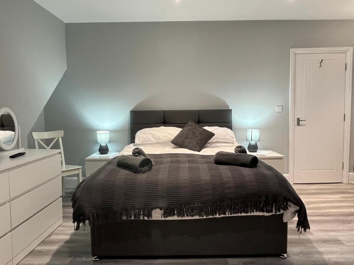 Entire Spacious 4 Bedroom In * Борнмут