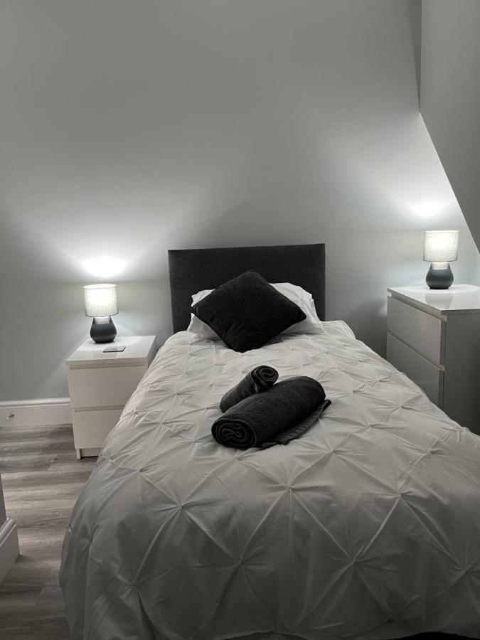Апартаменты Entire Spacious 4 Bedroom In