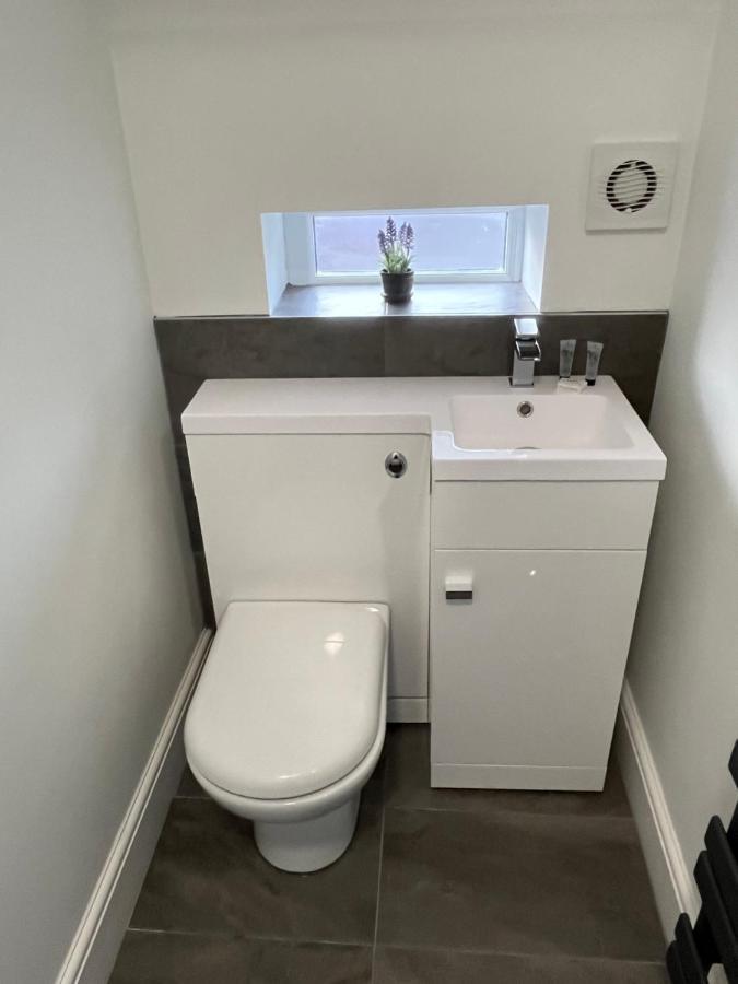 Апартаменты Entire Spacious 4 Bedroom In