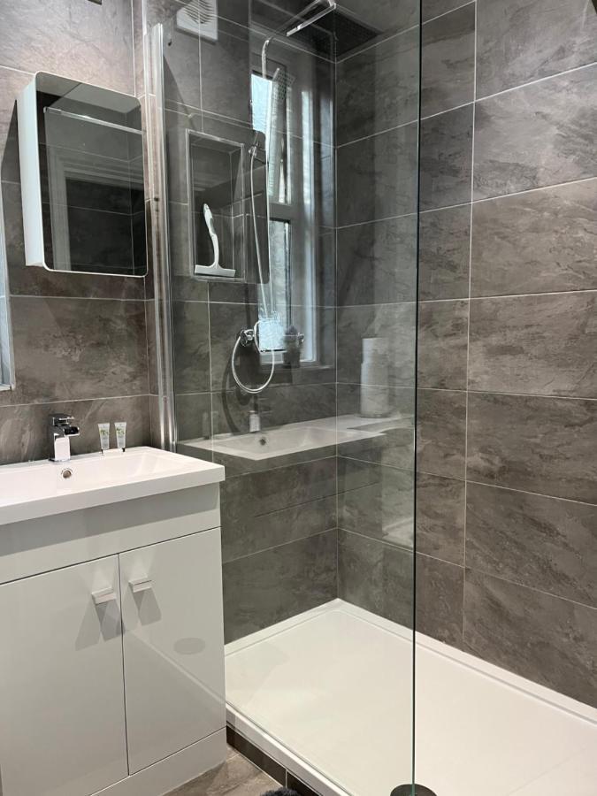 Апартаменты Entire Spacious 4 Bedroom In *