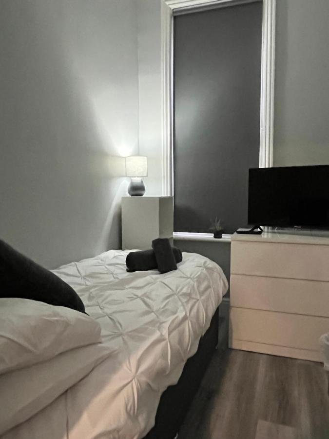 Entire Spacious 4 Bedroom In * Борнмут