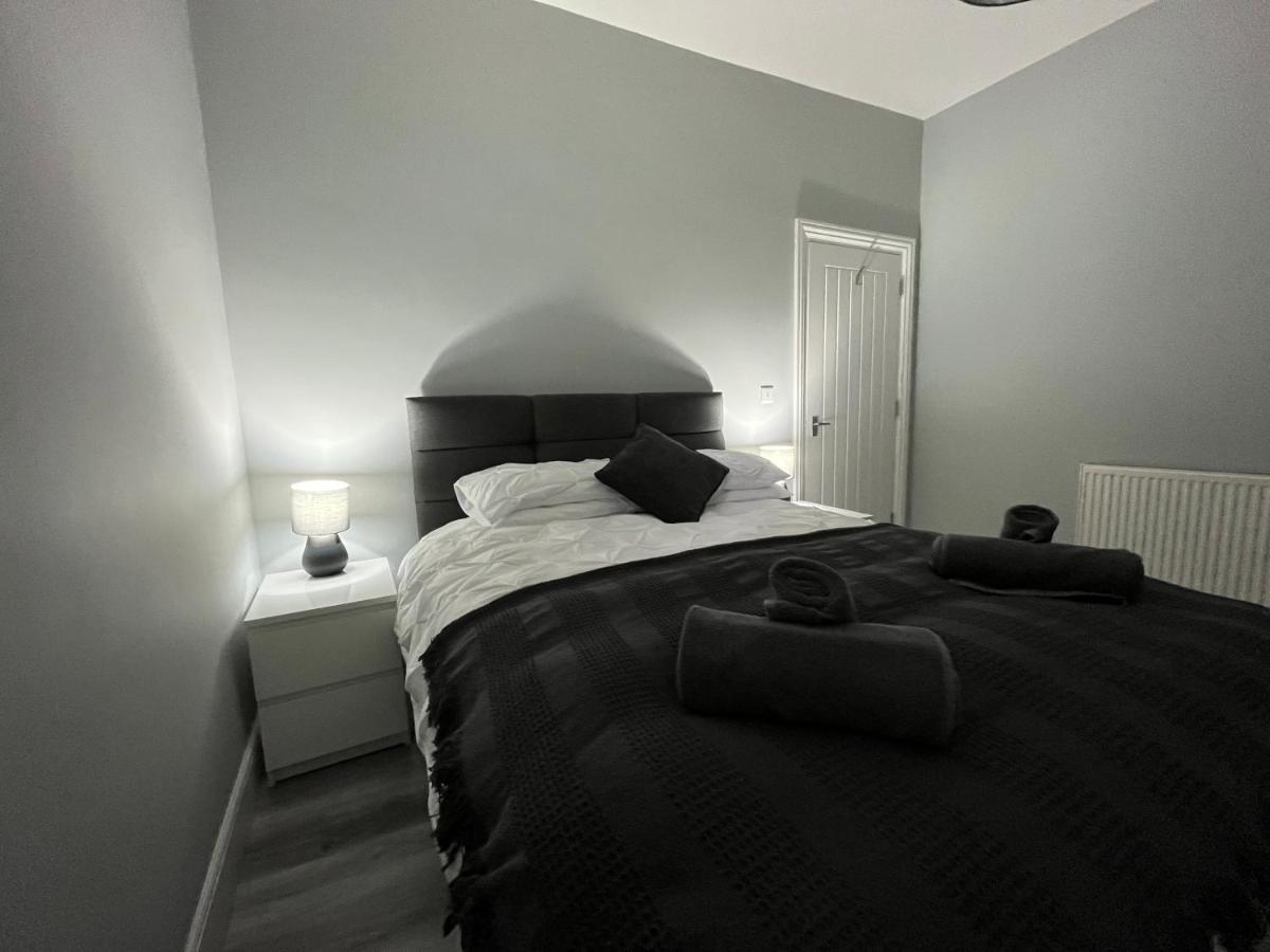 Entire Spacious 4 Bedroom In Апартаменты *